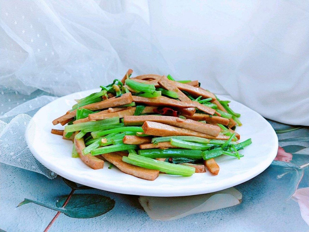 豆腐干炒芹菜  豆腐干炒芹菜