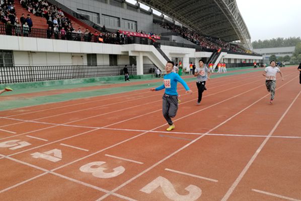 体育会系，追求卓越，展现风采  体育会系